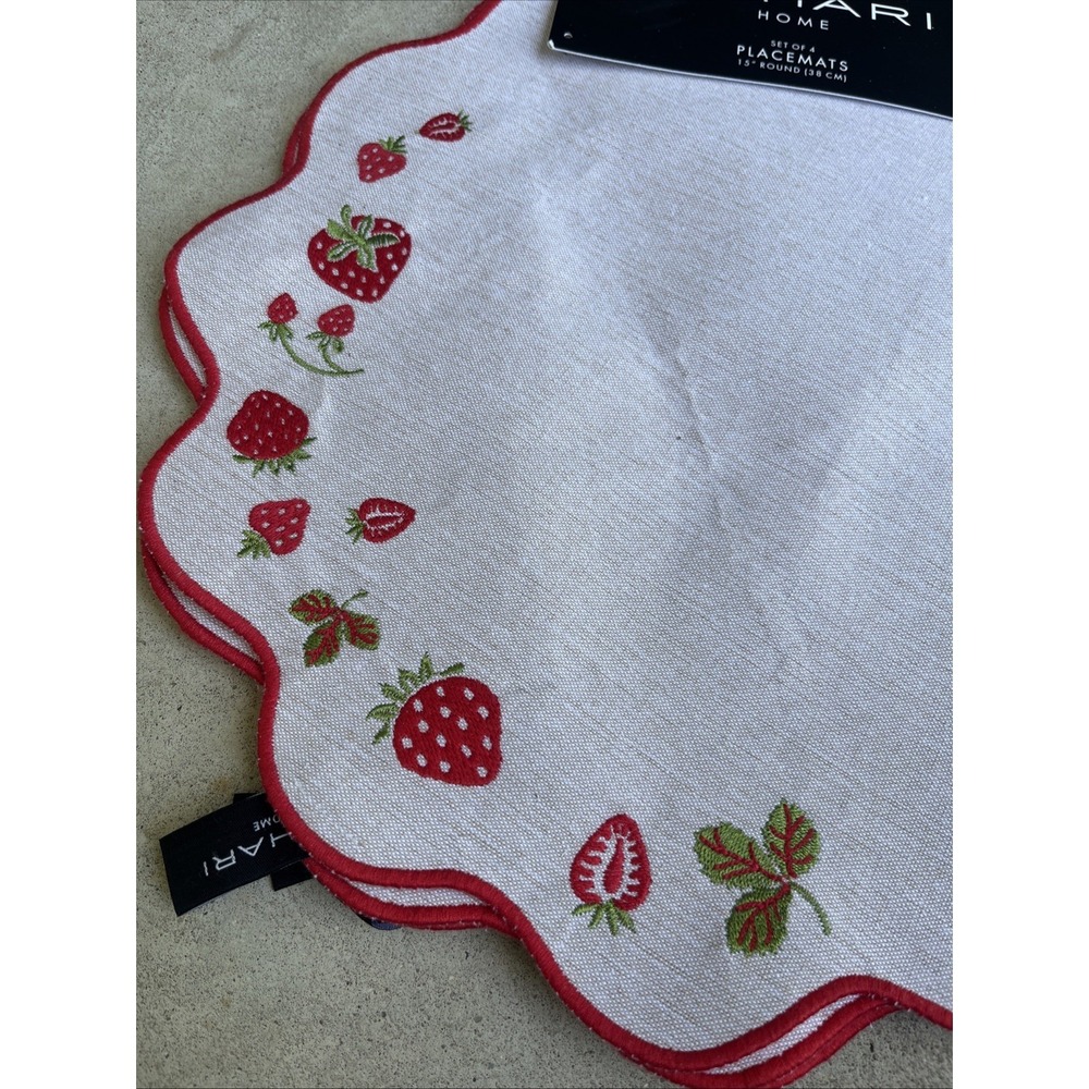 Set Of 4 15" round tahari strawberry border placemats Scalloped Edge Tan Red - Picture 2 of 5